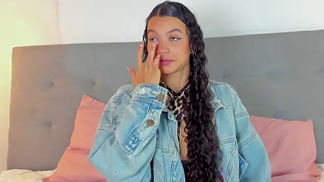 Luna Claire online show from 12, 11, 2025