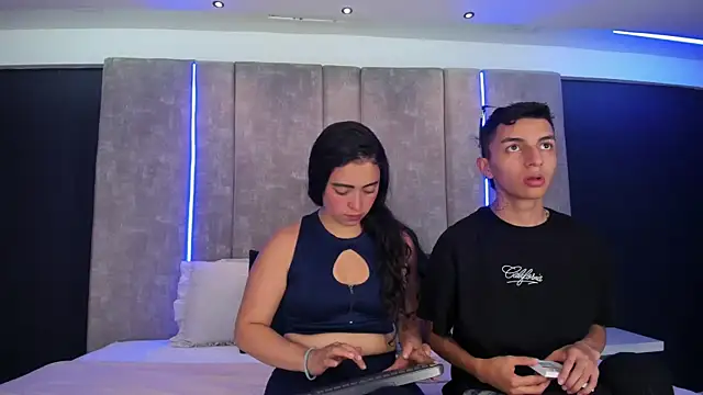 Snapshot of NickandAbby_ chatting on 20, 4, 2026 NickandAbby online show from 20, 4, 2026