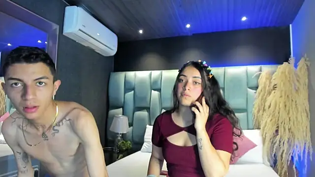 Snapshot of NickandAbby_ chatting on 26, 5, 2026 NickandAbby online show from 26, 5, 2026