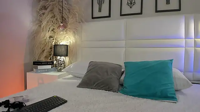 Snapshot of Viollet_xoxo chatting on 5, 12, 2025 Viollet xoxo online show from 5, 12, 2025