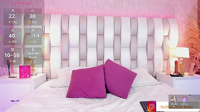 Snapshot of Viollet_xoxo chatting on 3, 2, 2026 Viollet xoxo online show from 3, 2, 2026