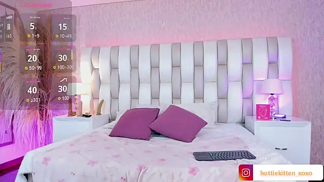 Snapshot of Viollet_xoxo chatting on 17, 2, 2026 Viollet xoxo online show from 17, 2, 2026