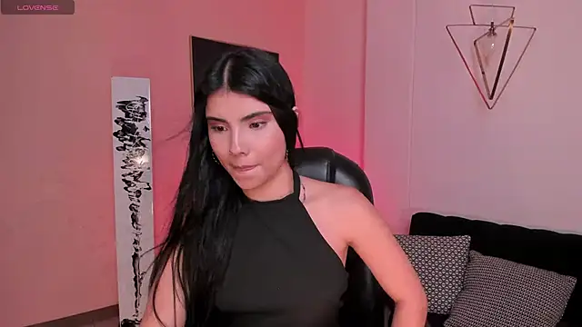 MiaLaurence online show from 30, 10, 2025