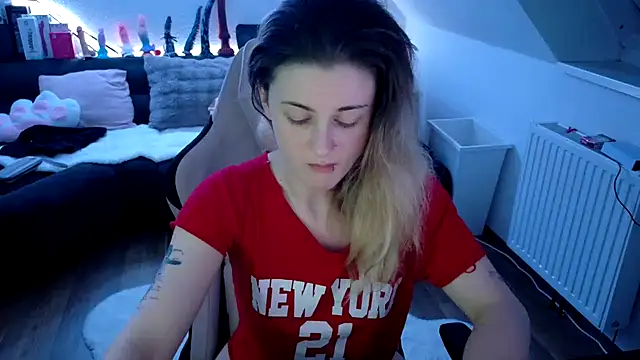Snapshot of Melly4You chatting on 14, 7, 2026 Melly4You online show from 14, 7, 2026