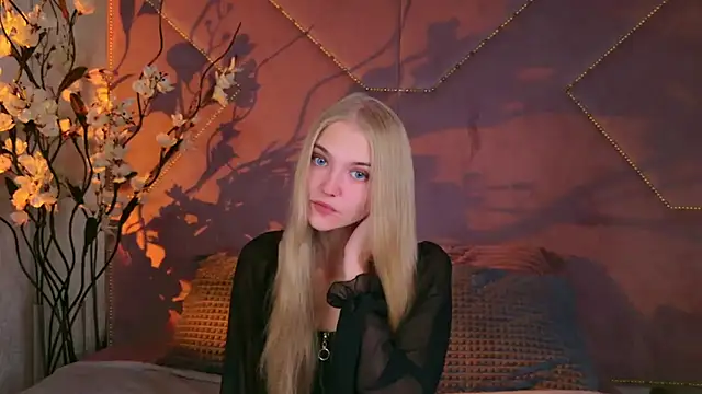 4example Chloe online show from 1, 10, 2025