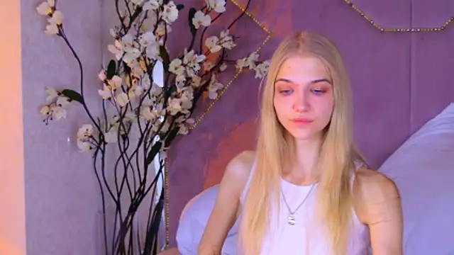 4example Chloe online show from 13, 11, 2025