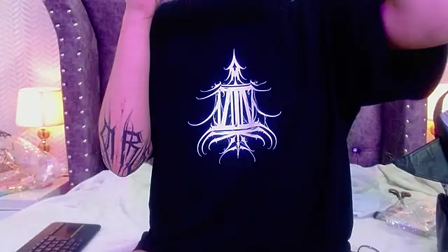 RavenLove  online show from 4, 11, 2025