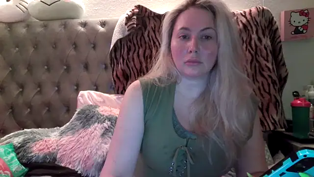 Snapshot of BigBoobsBlair chatting on 4, 10, 2025 BigBoobsBlair online show from 4, 10, 2025