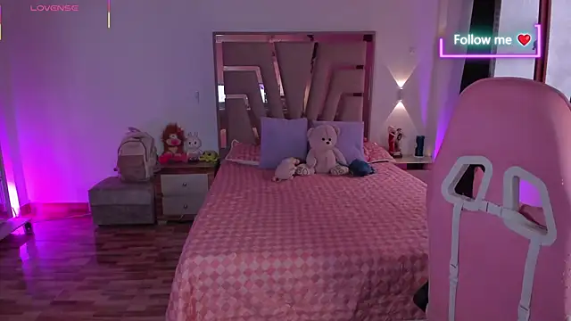 lunaarose online show from 11, 4, 2026