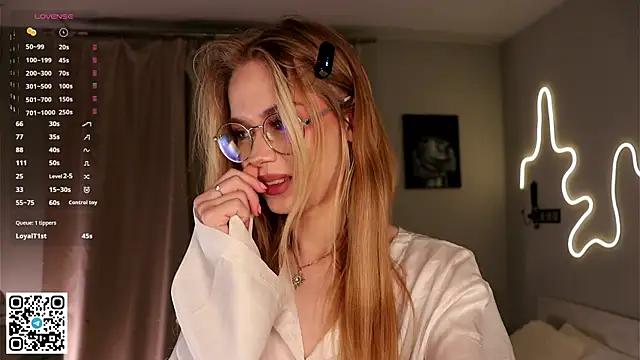 Snapshot of BeatrixCharton chatting on 24, 9, 2025 BeatrixCharton online show from 24, 9, 2025