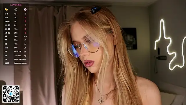 Snapshot of BeatrixCharton chatting on 10, 10, 2025 BeatrixCharton online show from 10, 10, 2025