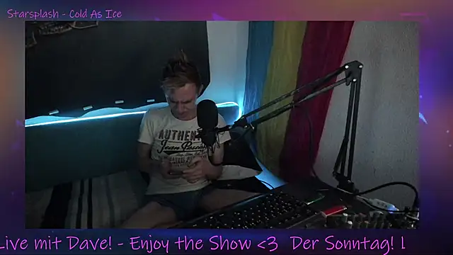 Snapshot of DaveLindau chatting on 28, 9, 2025 DaveLindau online show from 28, 9, 2025