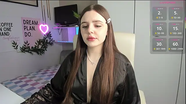 LiaWoow online show from 13, 10, 2025