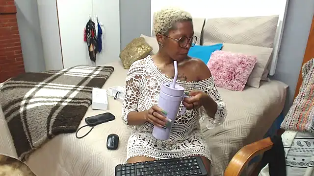 Snapshot of Kay-Tee chatting on 9, 10, 2025 Kay-Tee online show from 9, 10, 2025