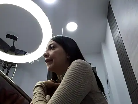 Savannah Monroe online show from 18, 12, 2025