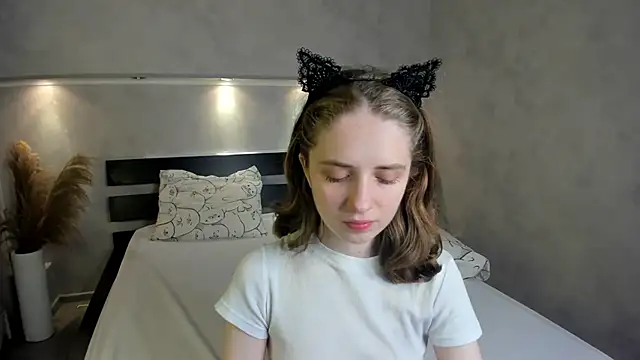 Camilla Kelly online show from 6, 10, 2025