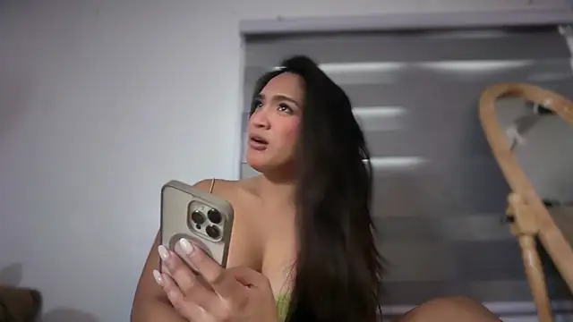 LaraBarcelo online show from 10, 1, 2026