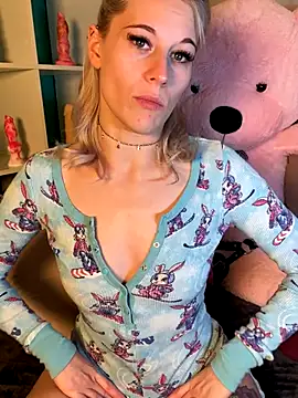 Snapshot of TheRealJessyLey chatting on 7, 11, 2025 TheRealJessyLey online show from 7, 11, 2025