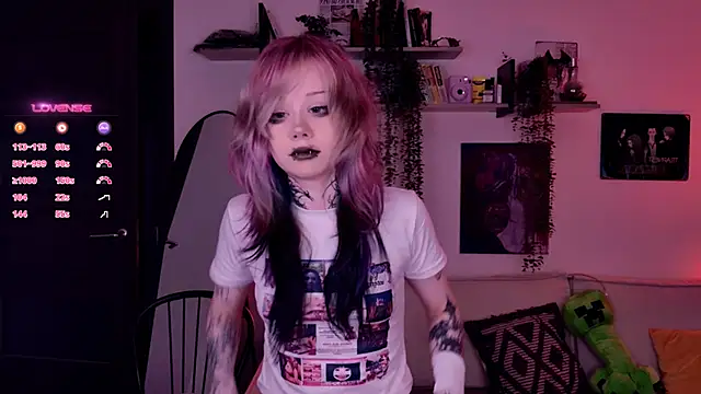 Lollyshy online show from 9, 11, 2025