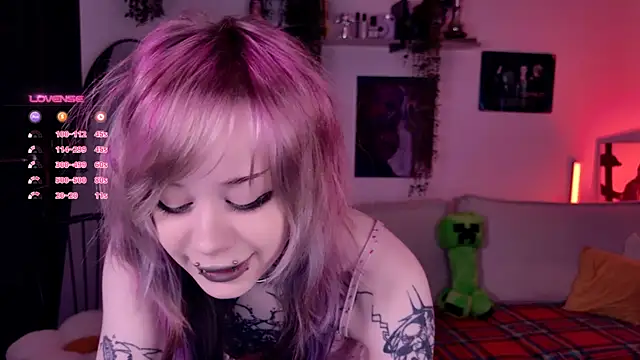 Lollyshy online show from 11, 11, 2025