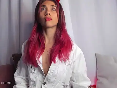 Snapshot of Laurenn_2 chatting on 8, 10, 2025 Laurenn 2 online show from 8, 10, 2025