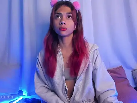 Snapshot of Laurenn_2 chatting on 21, 10, 2025 Laurenn 2 online show from 21, 10, 2025