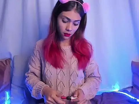 Snapshot of Laurenn_2 chatting on 30, 10, 2025 Laurenn 2 online show from 30, 10, 2025