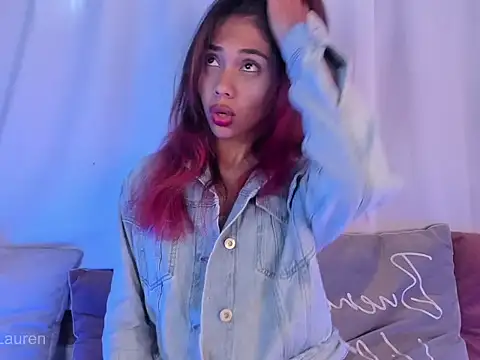 Snapshot of Laurenn_2 chatting on 4, 11, 2025 Laurenn 2 online show from 4, 11, 2025