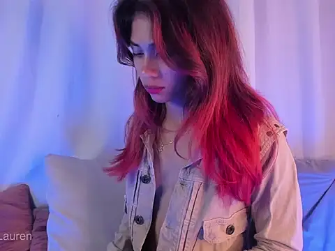 Snapshot of Laurenn_2 chatting on 8, 11, 2025 Laurenn 2 online show from 8, 11, 2025