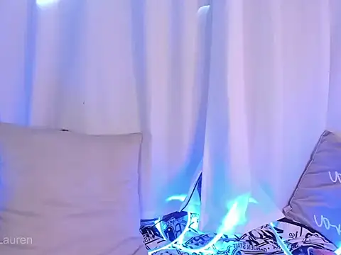 Snapshot of Laurenn_2 chatting on 13, 11, 2025 Laurenn 2 online show from 13, 11, 2025