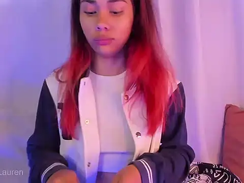 Snapshot of Laurenn_2 chatting on 15, 11, 2025 Laurenn 2 online show from 15, 11, 2025