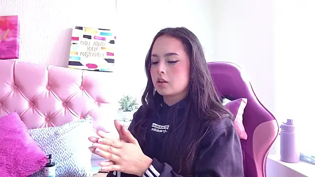 Snapshot of Emma-Flowers chatting on 28, 9, 2025 Emma-Flowers online show from 28, 9, 2025