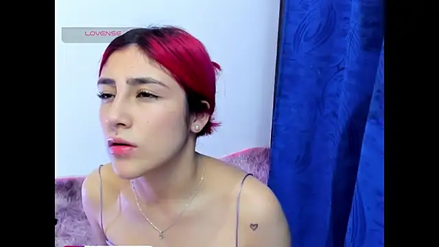 Snapshot of adahraa_younng chatting on 1, 10, 2025 adahraa younng online show from 1, 10, 2025