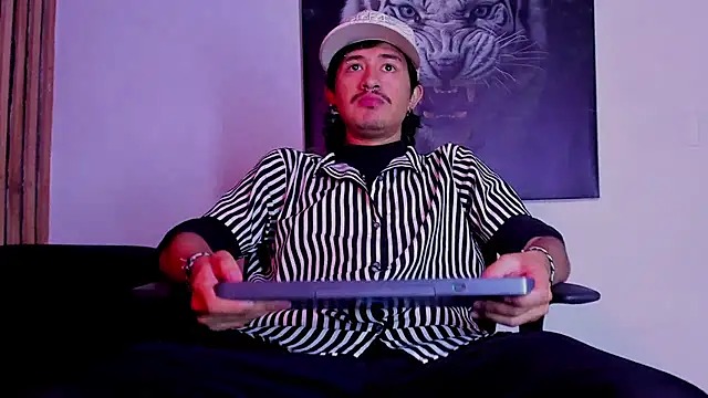 Snapshot of DimitriDeluxe chatting on 8, 9, 2025 DimitriDeluxe online show from 8, 9, 2025