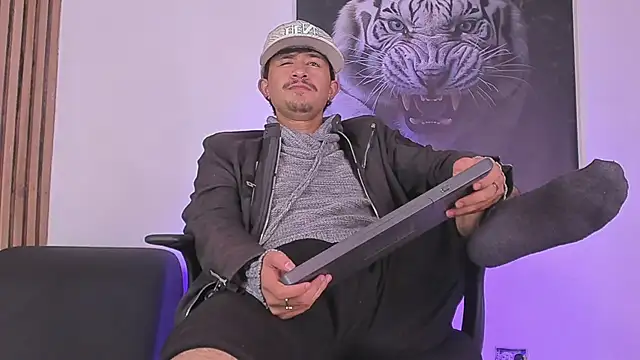 Snapshot of DimitriDeluxe chatting on 28, 9, 2025 DimitriDeluxe online show from 28, 9, 2025