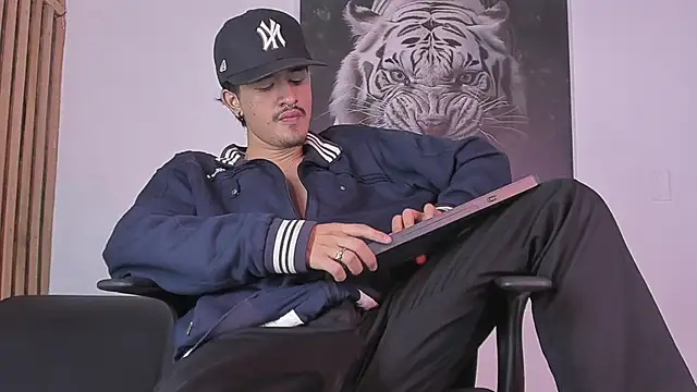 Snapshot of DimitriDeluxe chatting on 6, 10, 2025 DimitriDeluxe online show from 6, 10, 2025
