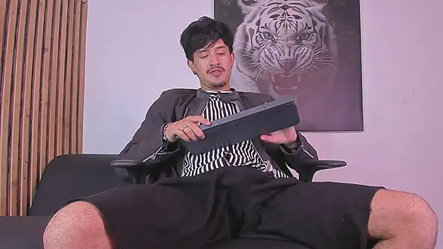 Snapshot of DimitriDeluxe chatting on 7, 10, 2025 DimitriDeluxe online show from 7, 10, 2025