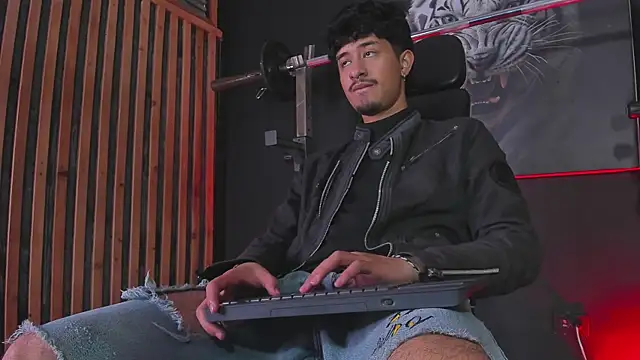 DimitriDeluxe online show from 12, 11, 2025