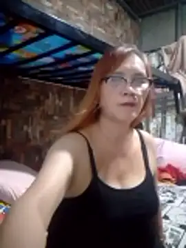 Snapshot of SexyHottMom chatting on 23, 4, 2026 SexyHottMom online show from 23, 4, 2026