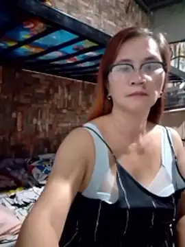 Snapshot of SexyHottMom chatting on 26, 4, 2026 SexyHottMom online show from 26, 4, 2026