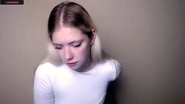 Snapshot of AliceHotty_ chatting on 11, 9, 2025 AliceHotty online show from 11, 9, 2025