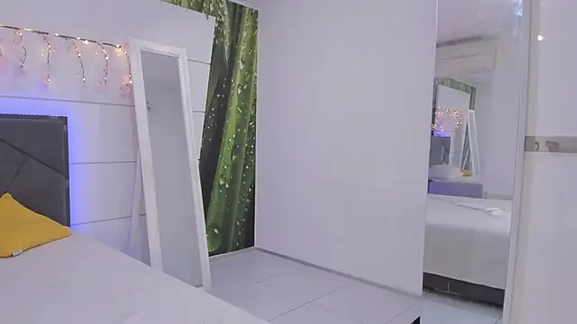 HollyTailors online show from 10, 2, 2026