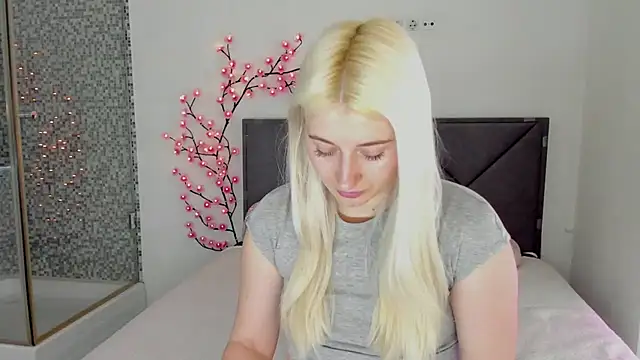 HollyTailors online show from 5, 3, 2026