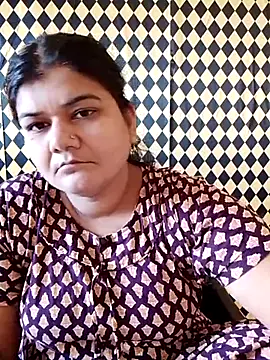Snapshot of Meenu_tiwari chatting on 18, 9, 2025 Meenu tiwari online show from 18, 9, 2025