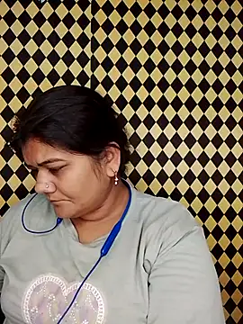 Snapshot of Meenu_tiwari chatting on 3, 10, 2025 Meenu tiwari online show from 3, 10, 2025