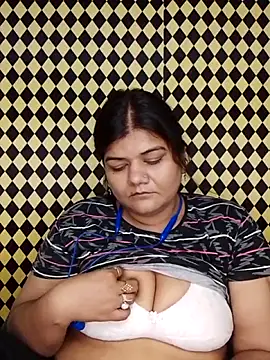 Snapshot of Meenu_tiwari chatting on 5, 10, 2025 Meenu tiwari online show from 5, 10, 2025