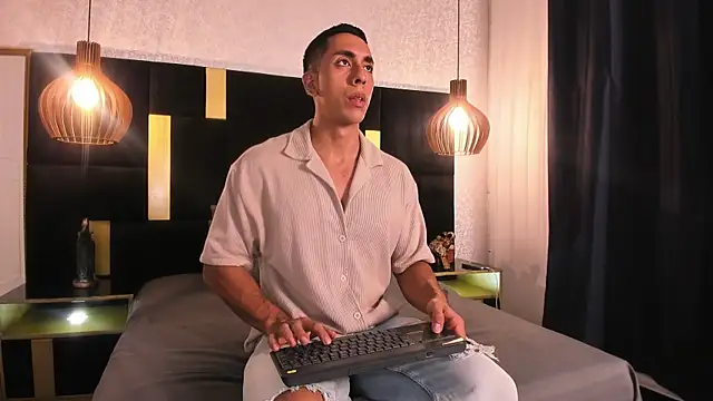 Lucio  Fox online show from 4, 4, 2026