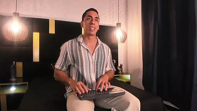 Snapshot of Lucio__Fox chatting on 19, 4, 2026 Lucio Fox online show from 19, 4, 2026
