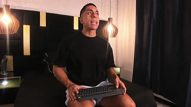 Snapshot of Lucio__Fox chatting on 23, 4, 2026 Lucio Fox online show from 23, 4, 2026