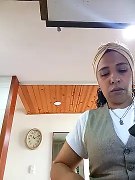 IVONNE COLLINS33 online show from 16, 9, 2025